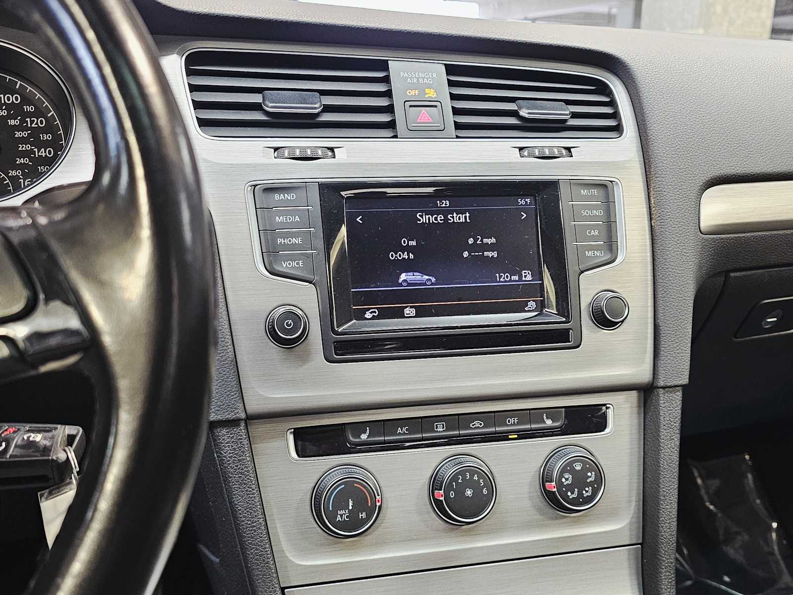 Thumbnail: 2015 Volkswagen Golf - 16