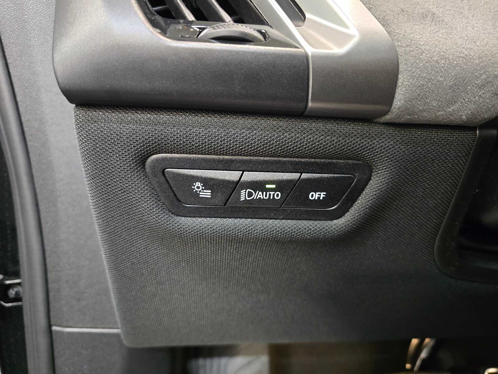 Thumbnail: 2026 BMW iX - 19