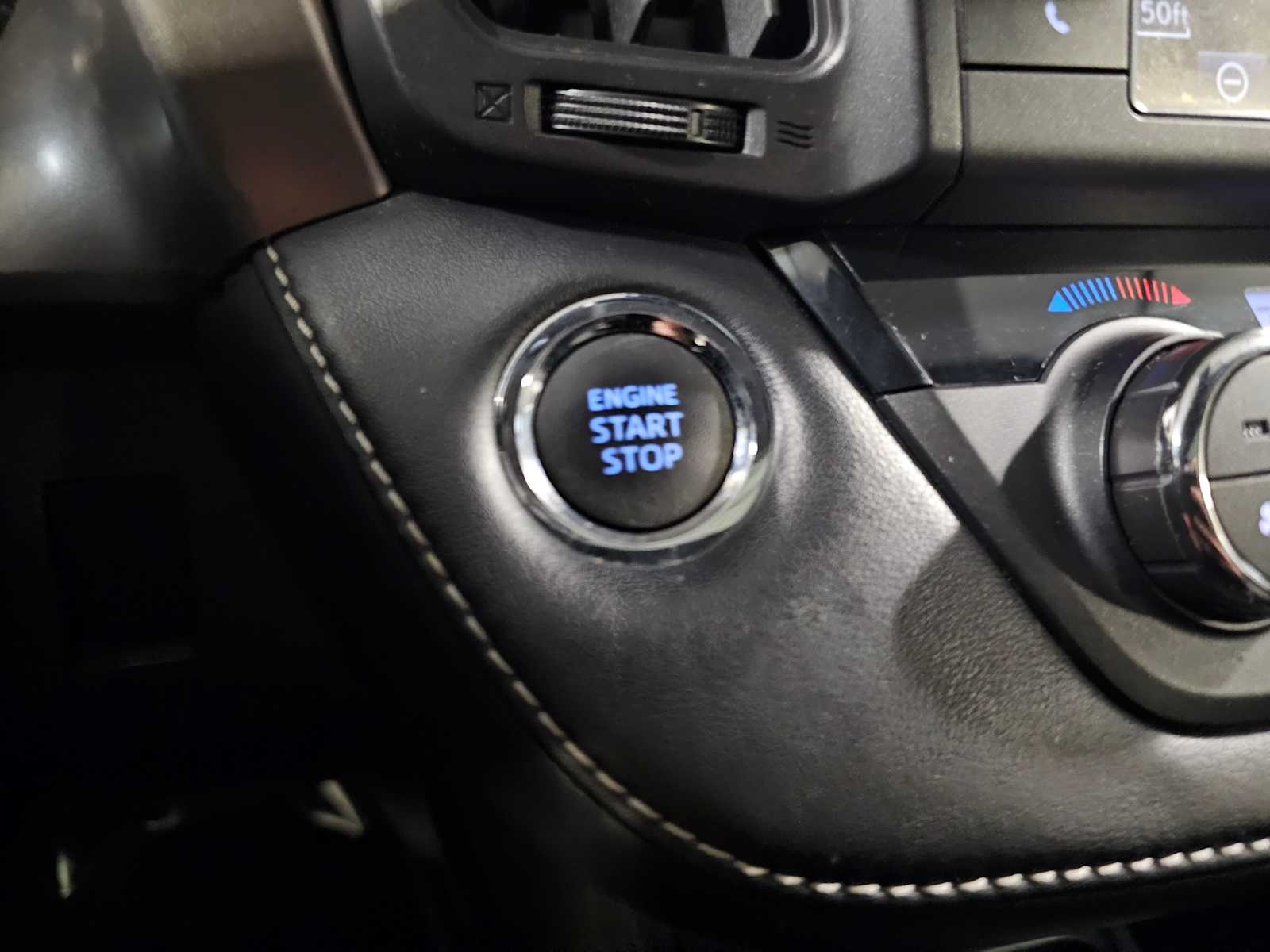 Thumbnail: 2018 Toyota RAV4 - 21