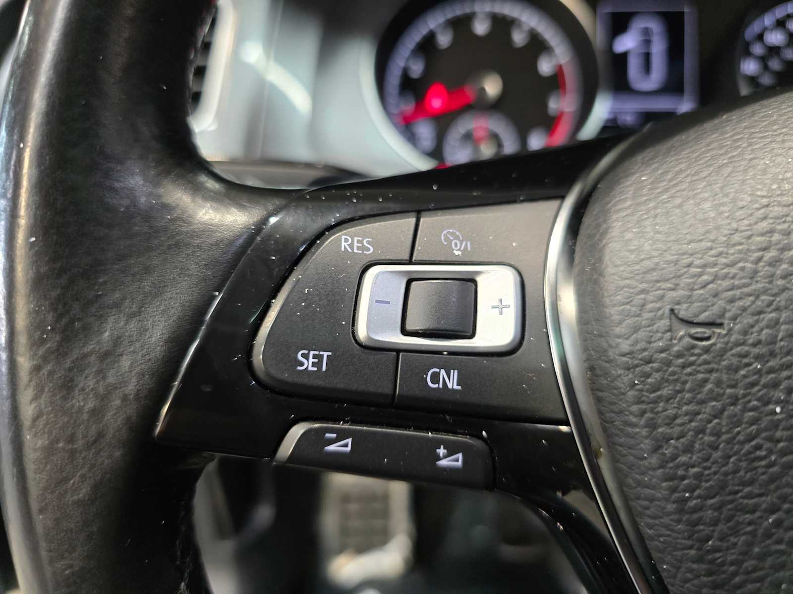 Thumbnail: 2017 Volkswagen Golf - 20