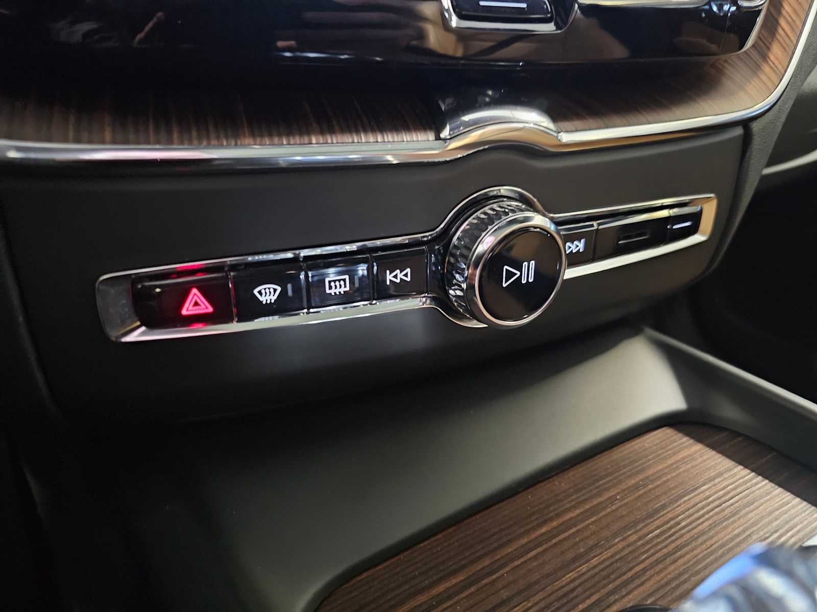 Thumbnail: 2022 Volvo XC60 - 17