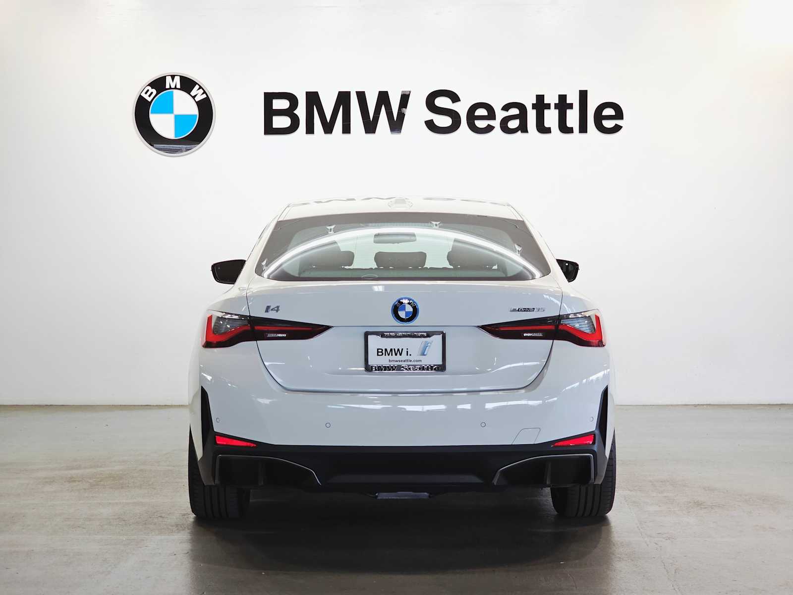 Thumbnail: 2023 BMW i4 - 5