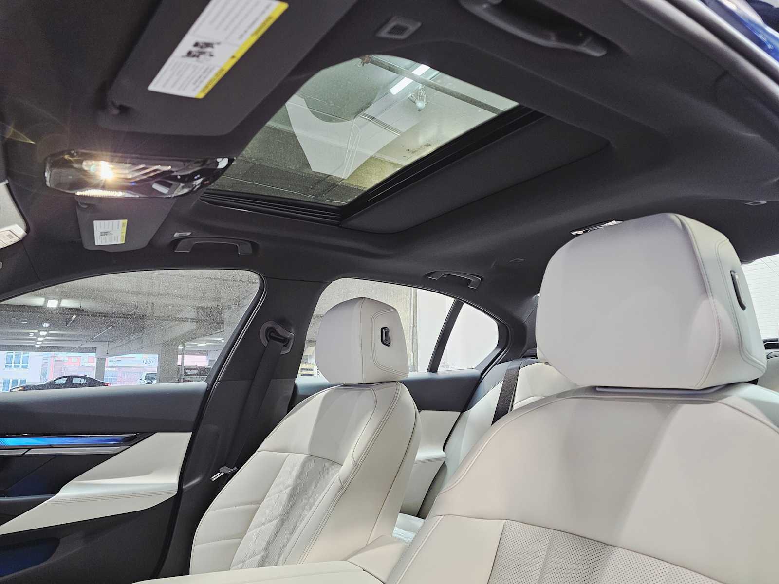 Thumbnail: 2025 BMW i5 - 24