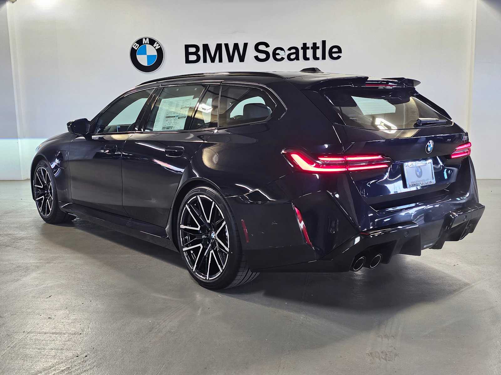 Thumbnail: 2027 BMW M5 - 4
