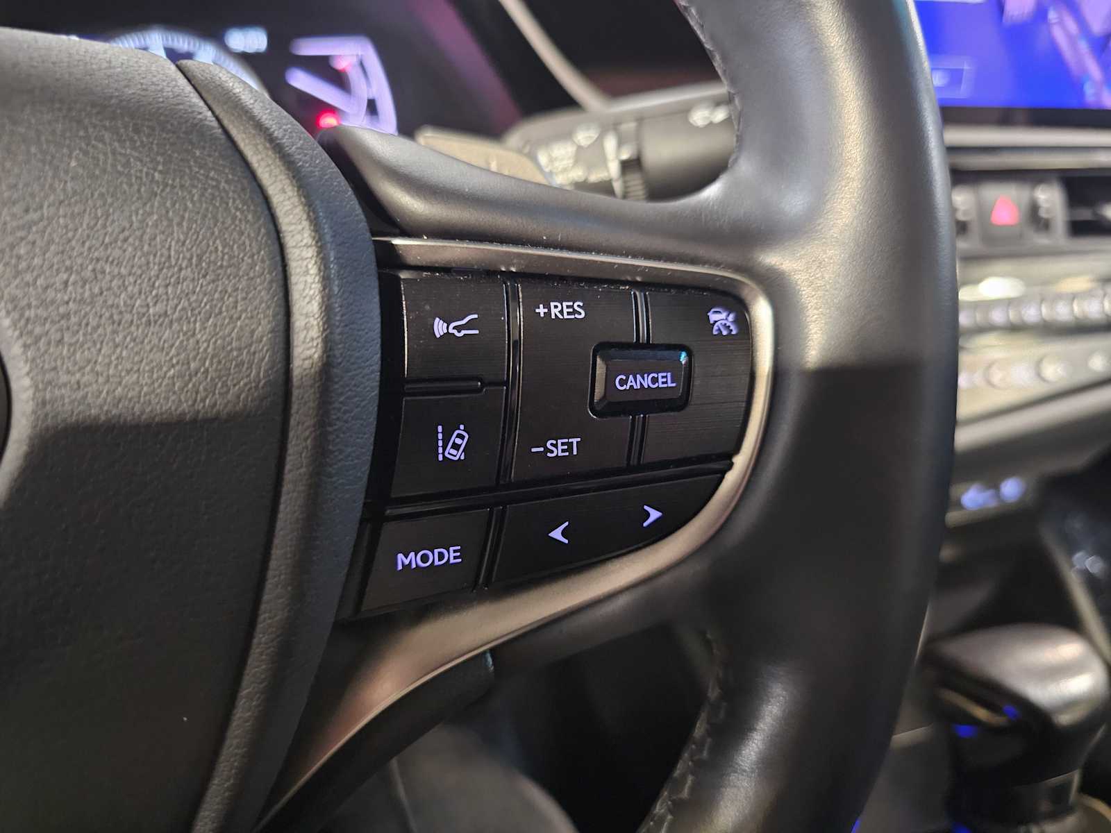 Thumbnail: 2023 Lexus ES - 21