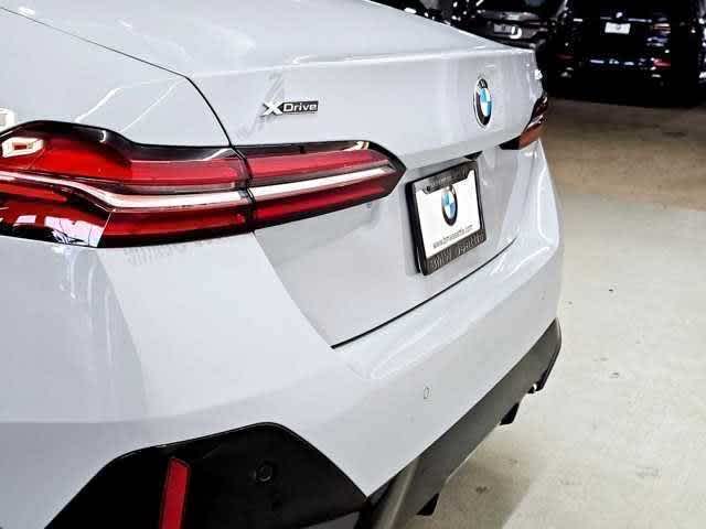 Thumbnail: 2025 BMW 5 Series - 7