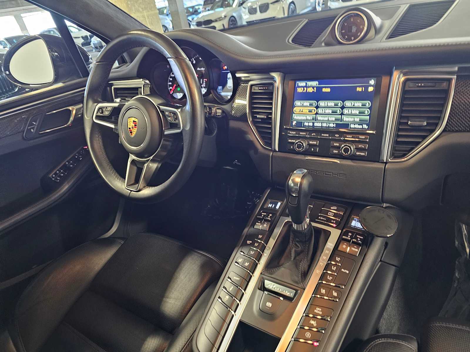 Thumbnail: 2016 Porsche Macan - 36