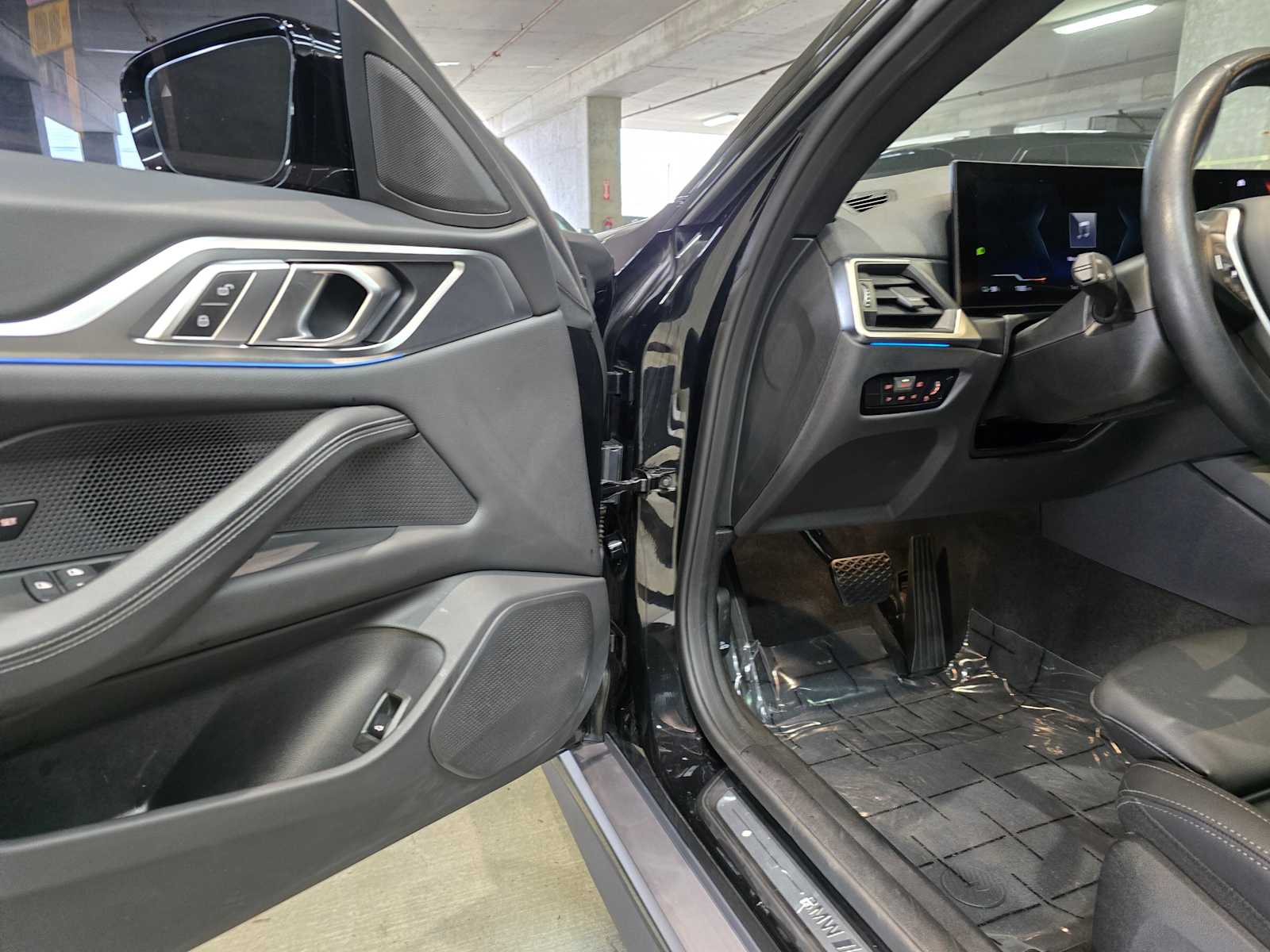 Thumbnail: 2023 BMW i4 - 23