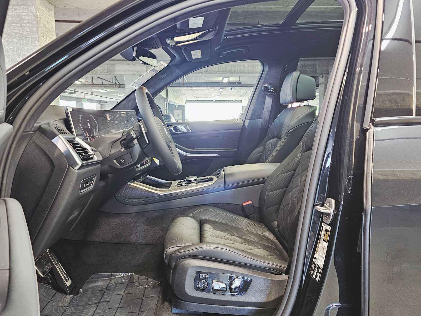 Thumbnail: 2026 BMW X7 - 23