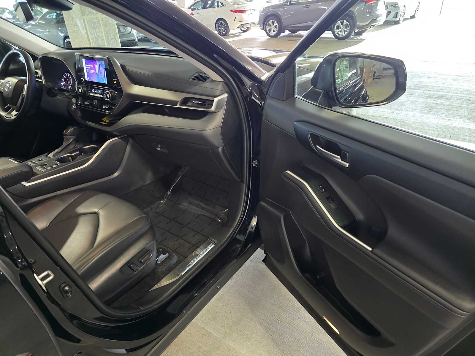 Thumbnail: 2024 Toyota Highlander - 27