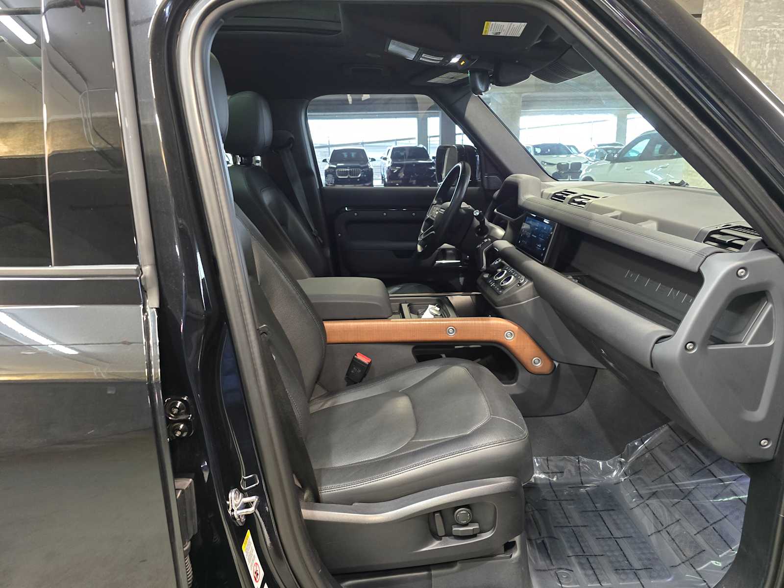 Thumbnail: 2023 Land Rover Defender - 31