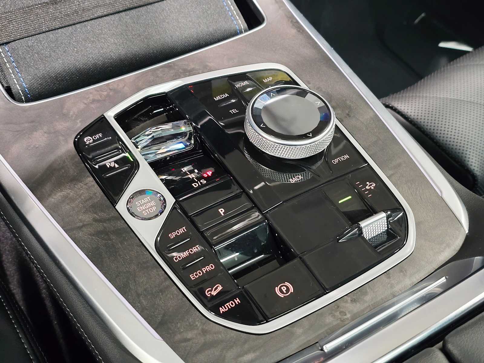 Thumbnail: 2026 BMW X7 - 16