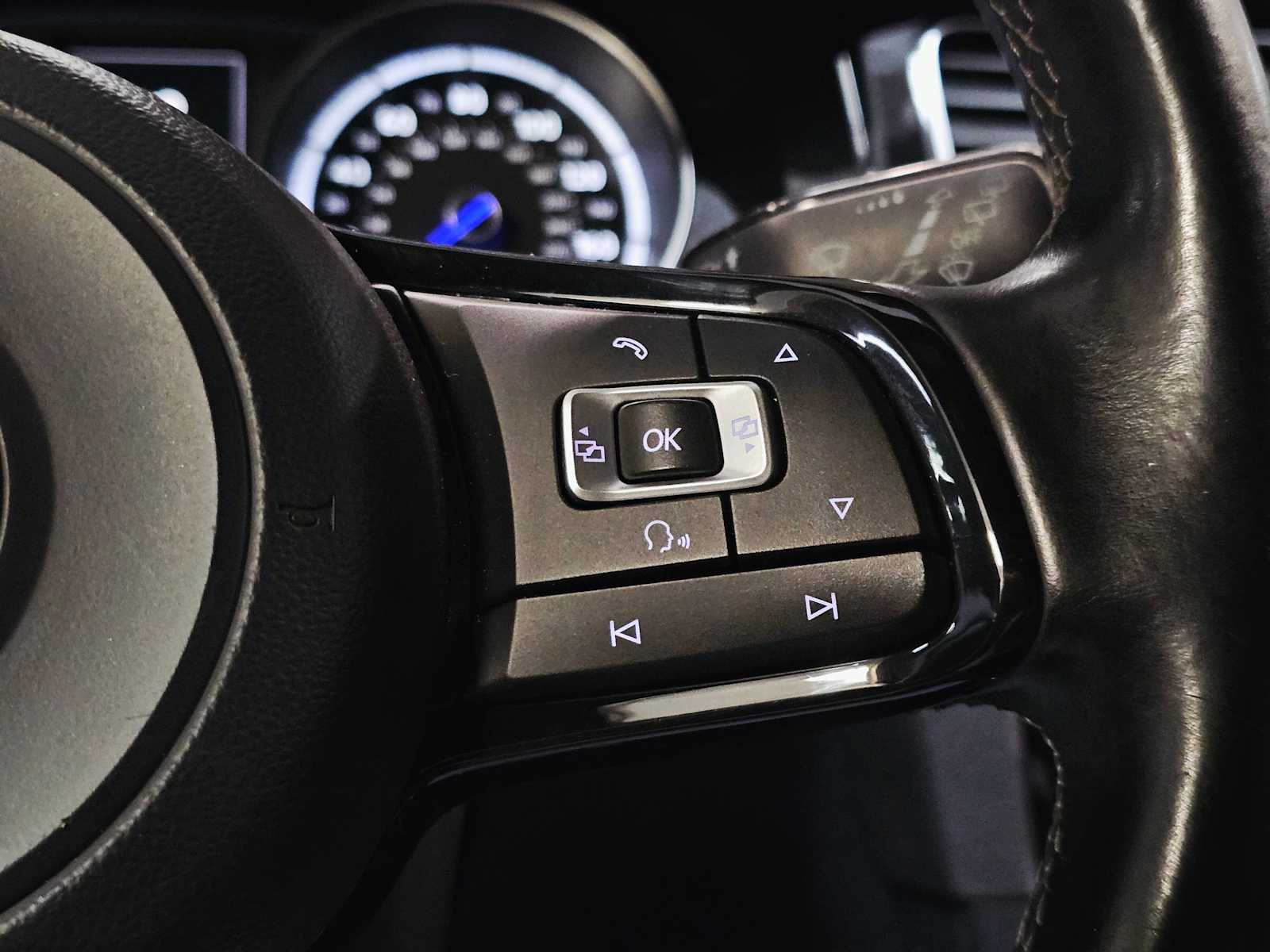 Thumbnail: 2015 Volkswagen Golf - 9