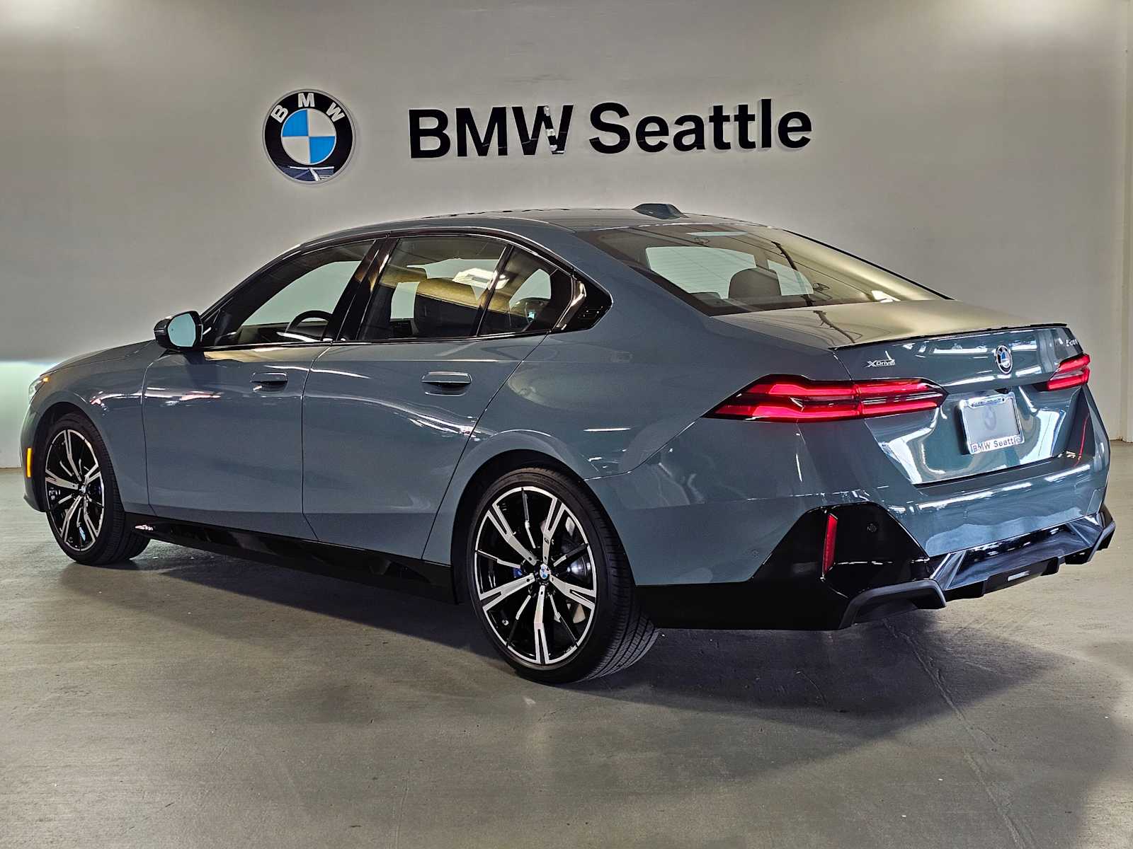 Thumbnail: 2025 BMW 5 Series - 4