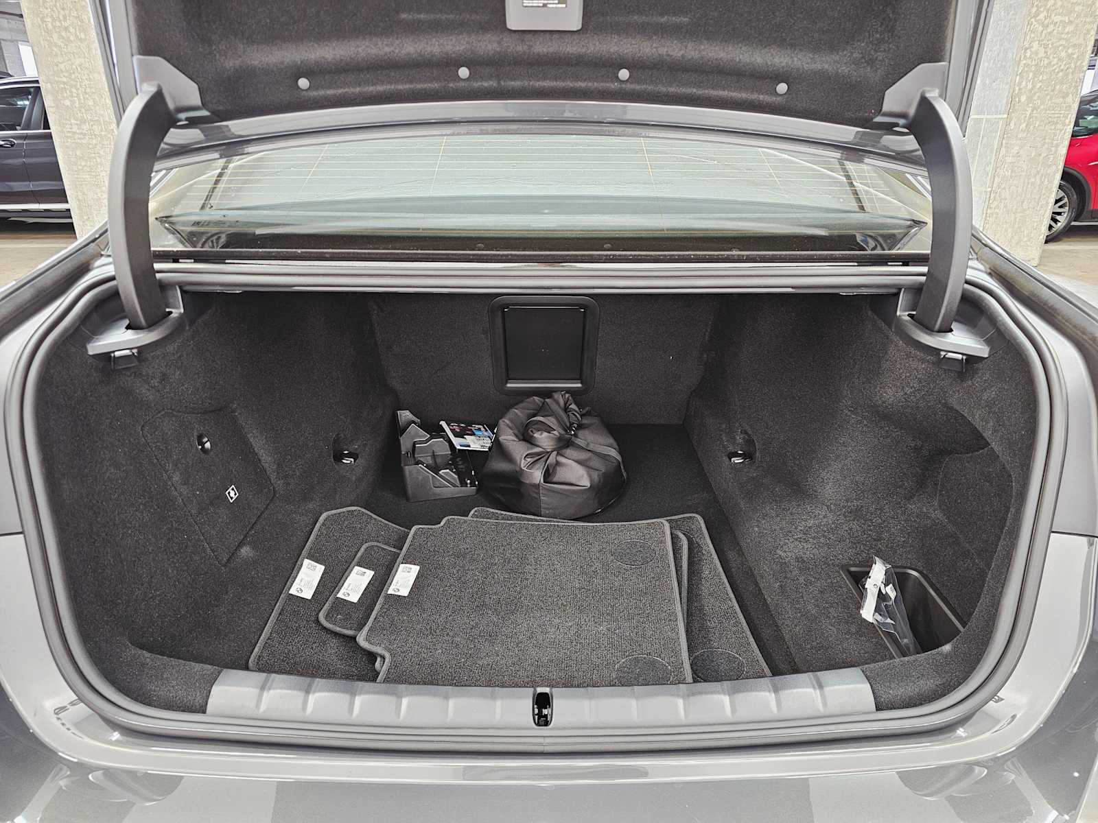 Thumbnail: 2026 BMW 7 Series - 28