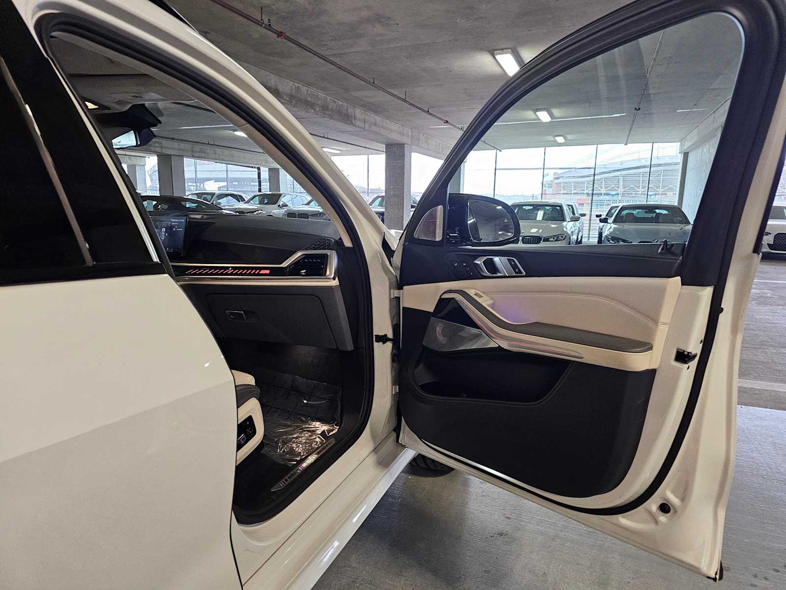 Thumbnail: 2023 BMW X7 - 42