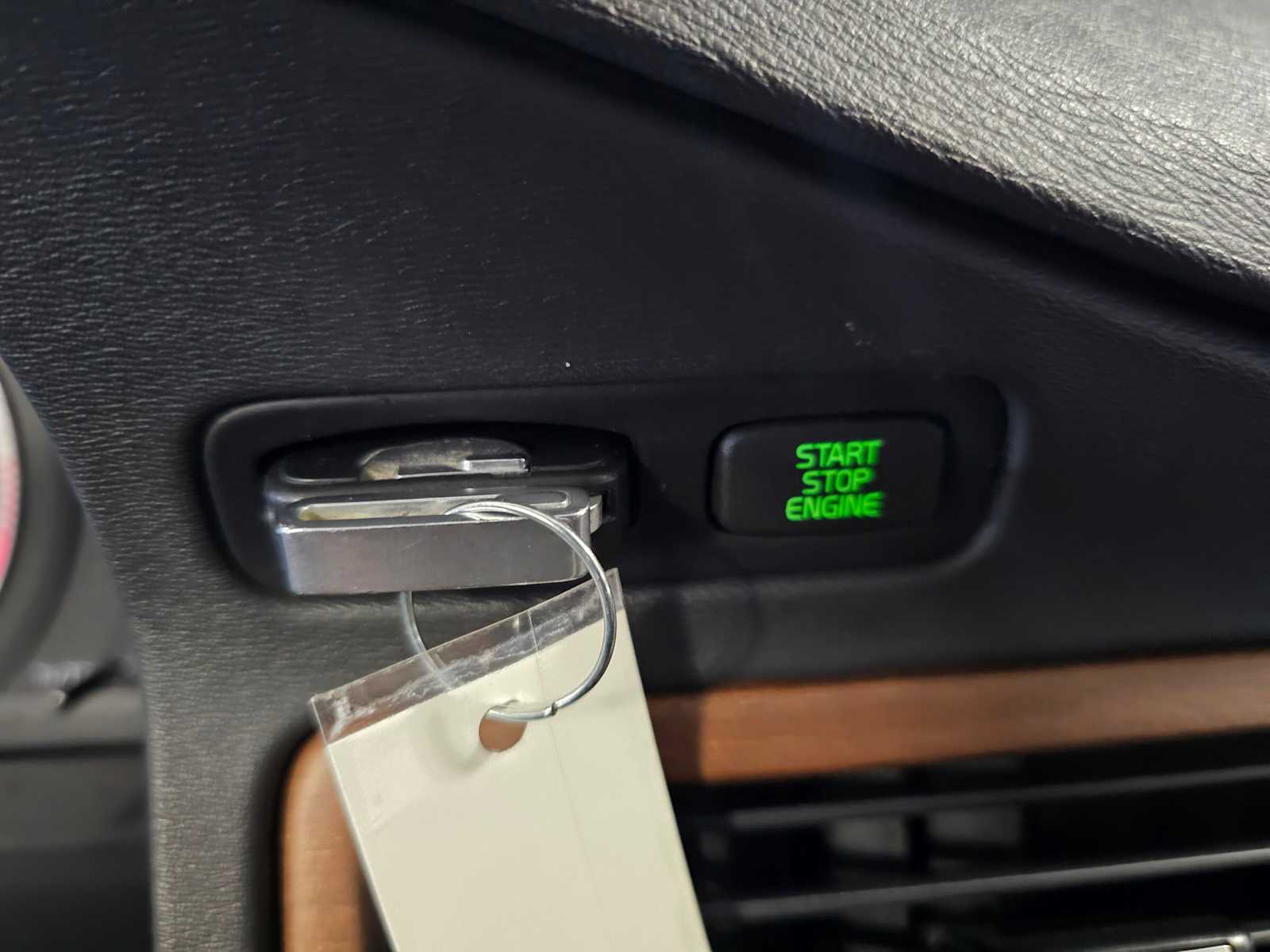 Thumbnail: 2009 Volvo XC70 - 17