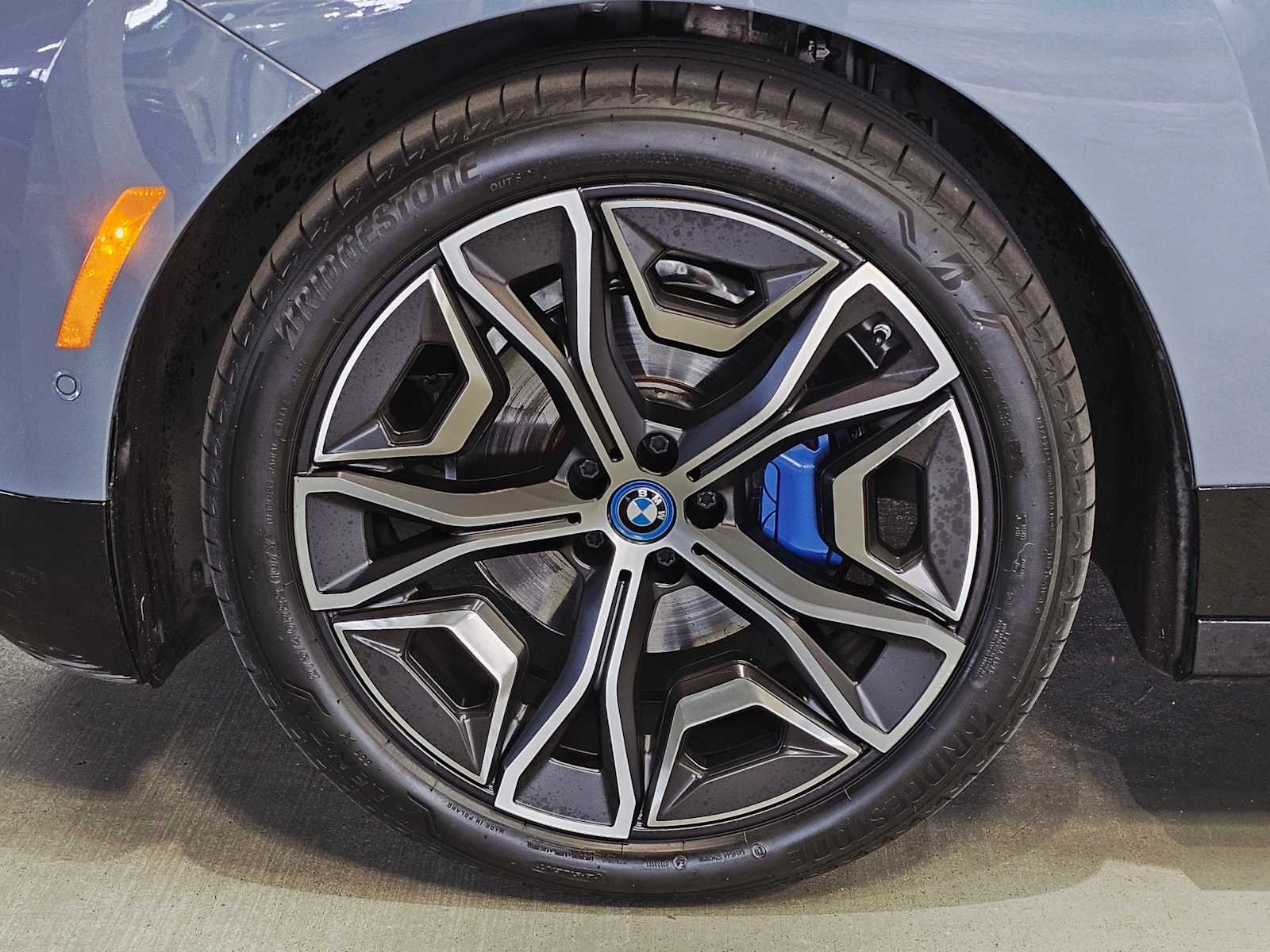 Thumbnail: 2023 BMW iX - 8