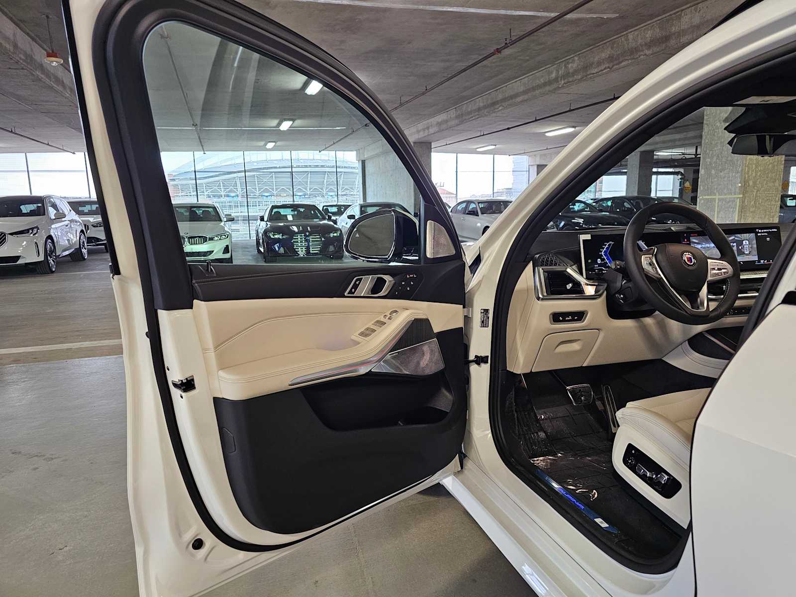 Thumbnail: 2026 BMW X7 - 30