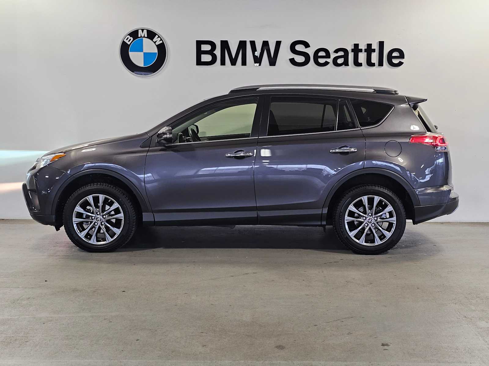 Thumbnail: 2018 Toyota RAV4 - 3