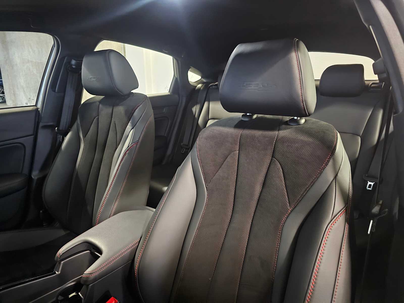 Thumbnail: 2025 Acura Integra - 32