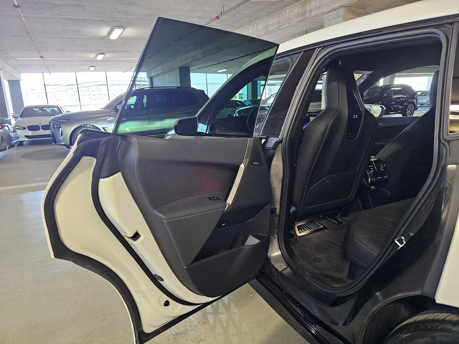 Thumbnail: 2023 BMW iX - 33