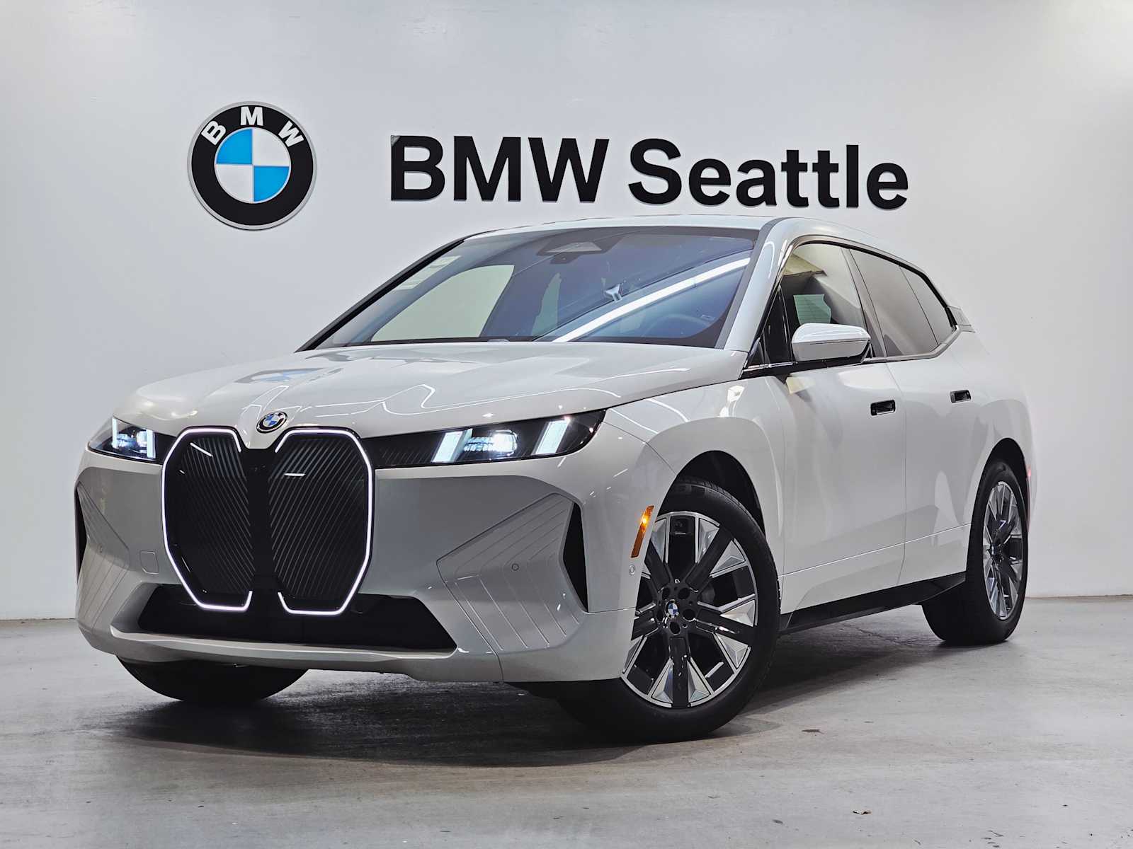 Thumbnail: 2026 BMW iX - 1