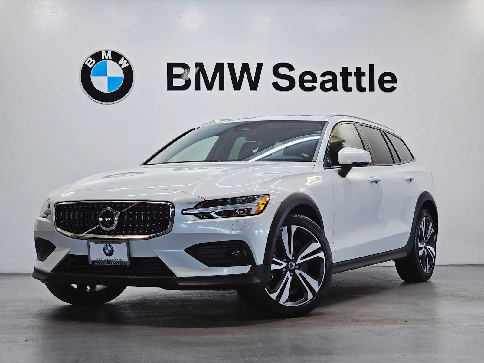 Thumbnail: 2023 Volvo S60 - 1