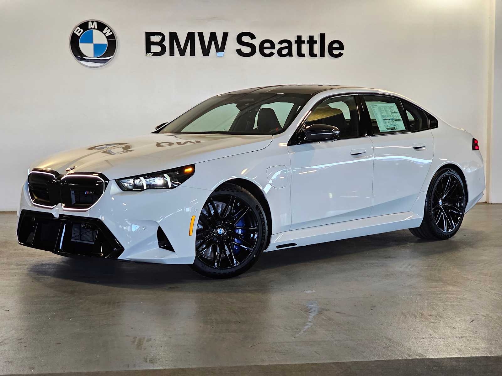 Thumbnail: 2026 BMW M5 - 1