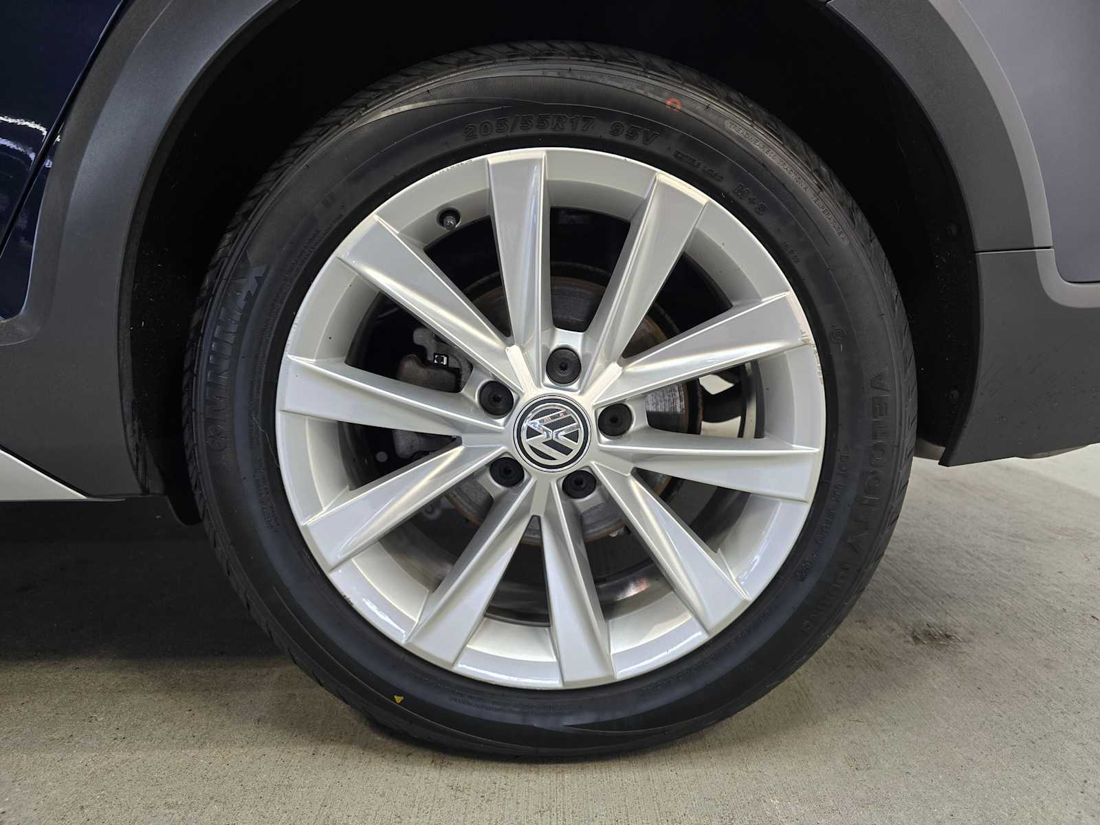 Thumbnail: 2017 Volkswagen Golf - 8