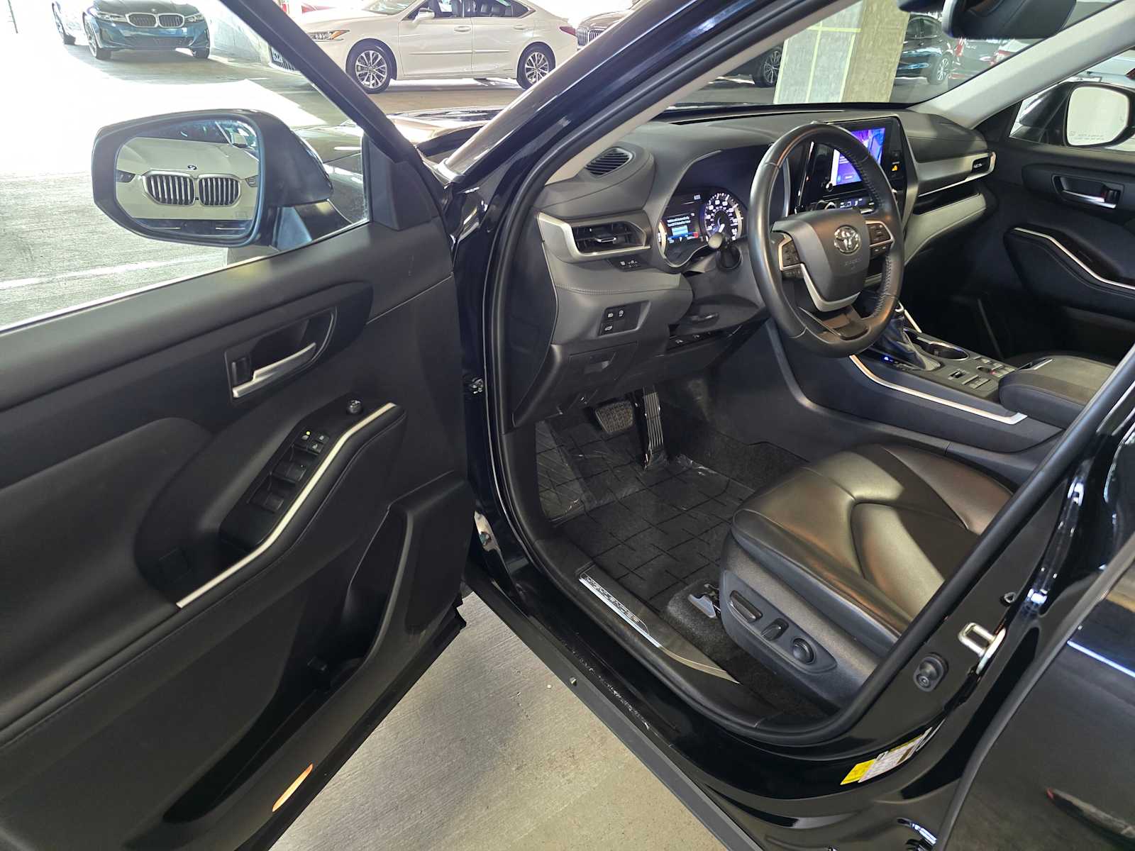 Thumbnail: 2024 Toyota Highlander - 21