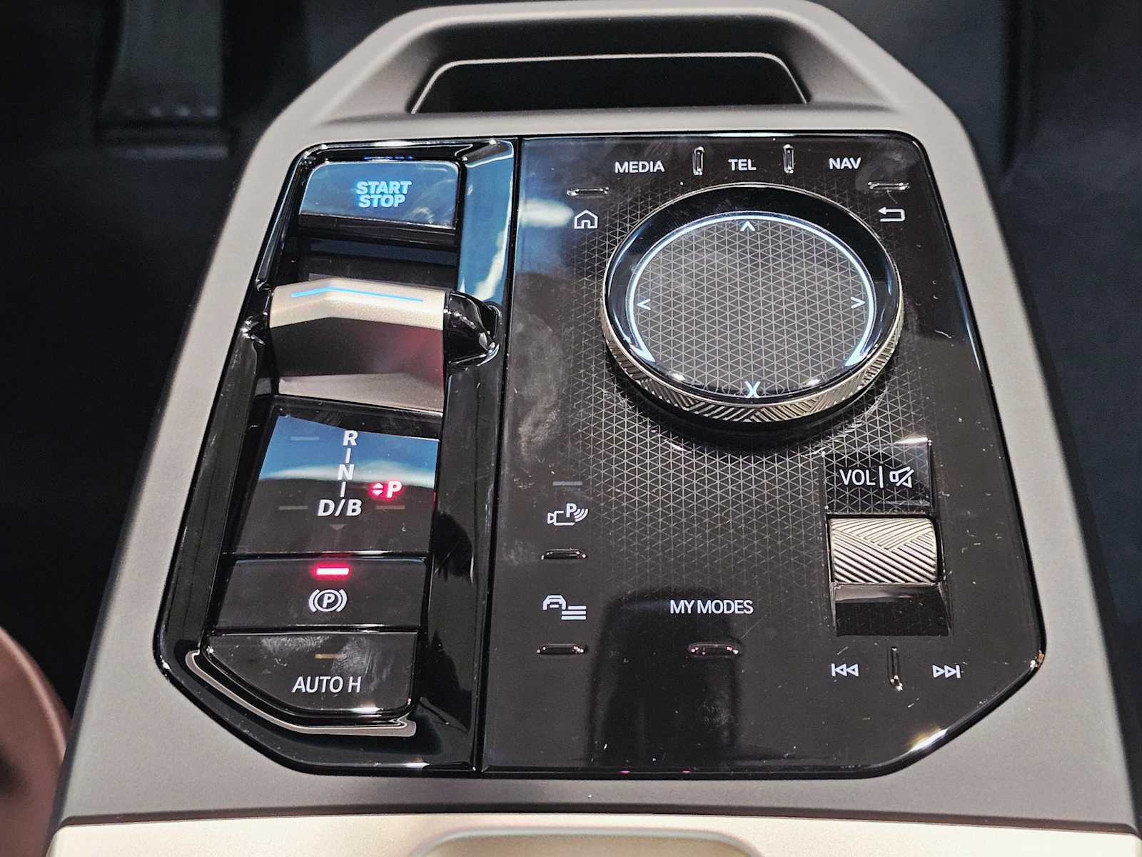 Thumbnail: 2025 BMW iX - 18