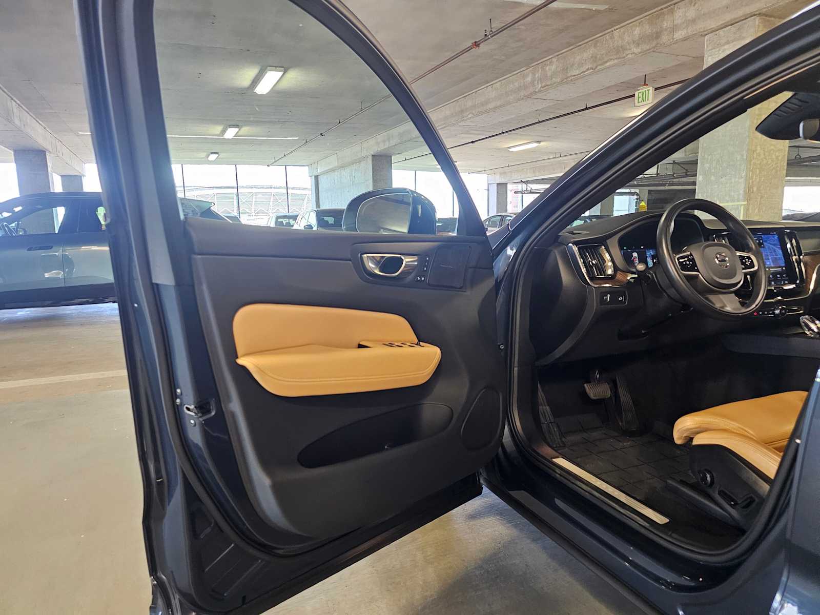 Thumbnail: 2022 Volvo XC60 - 26