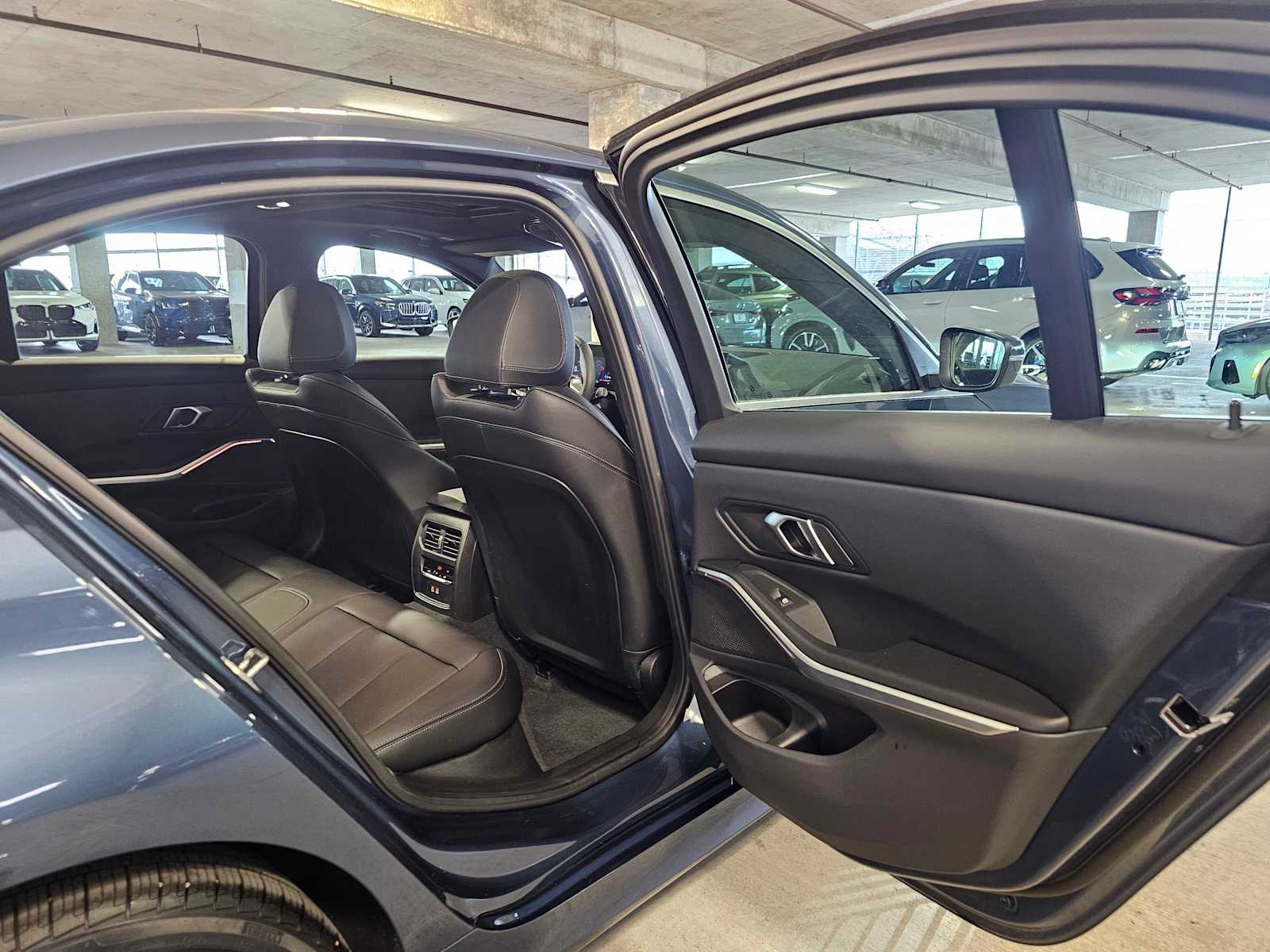 Thumbnail: 2025 BMW 3 Series - 40