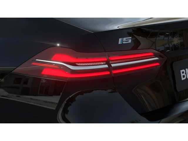 Thumbnail: 2027 BMW i5 - 8