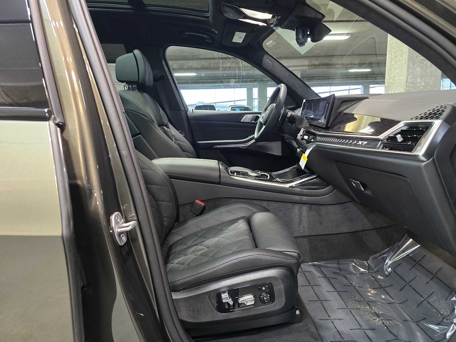 Thumbnail: 2026 BMW X7 - 31
