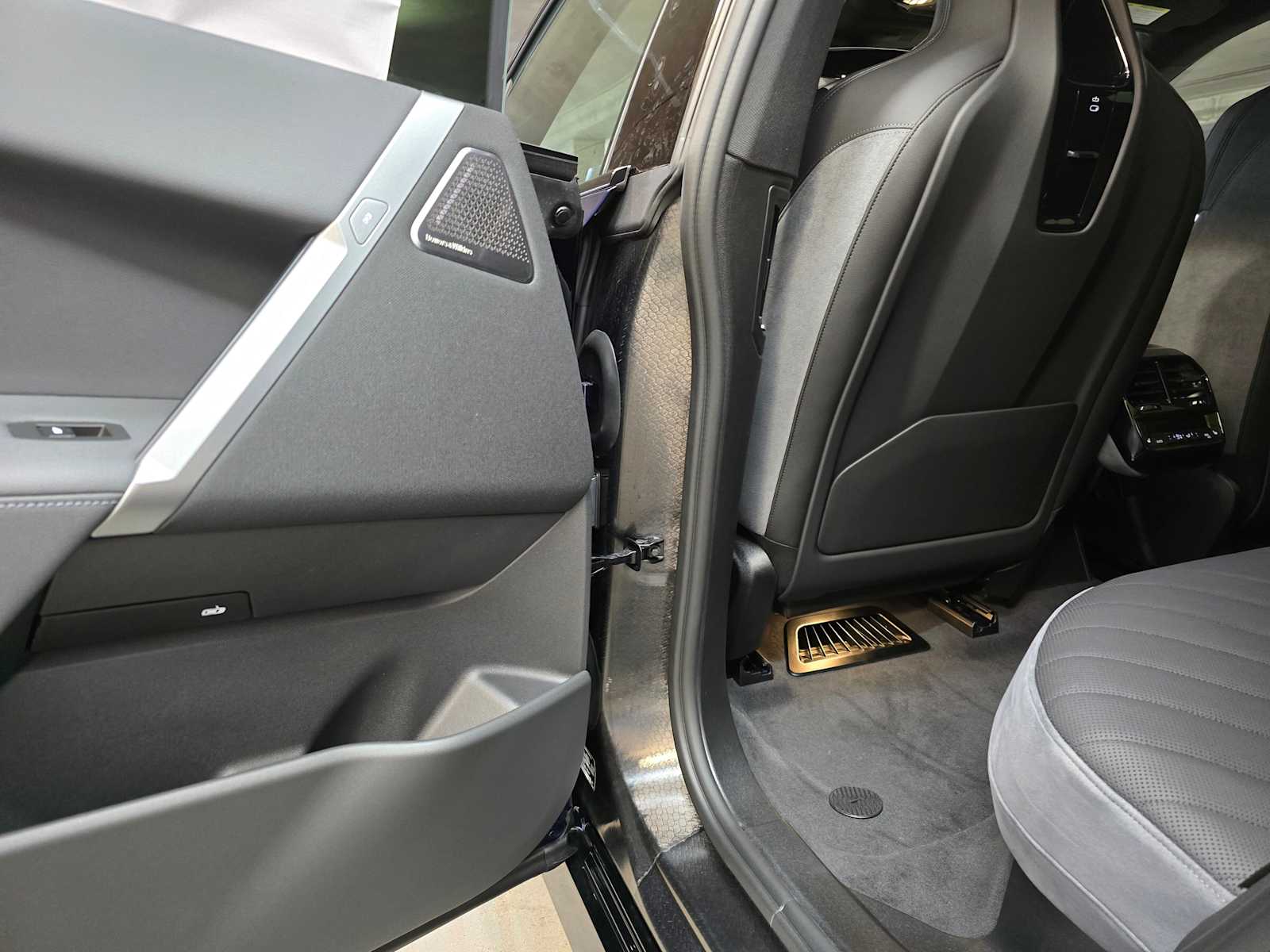 Thumbnail: 2026 BMW iX - 26