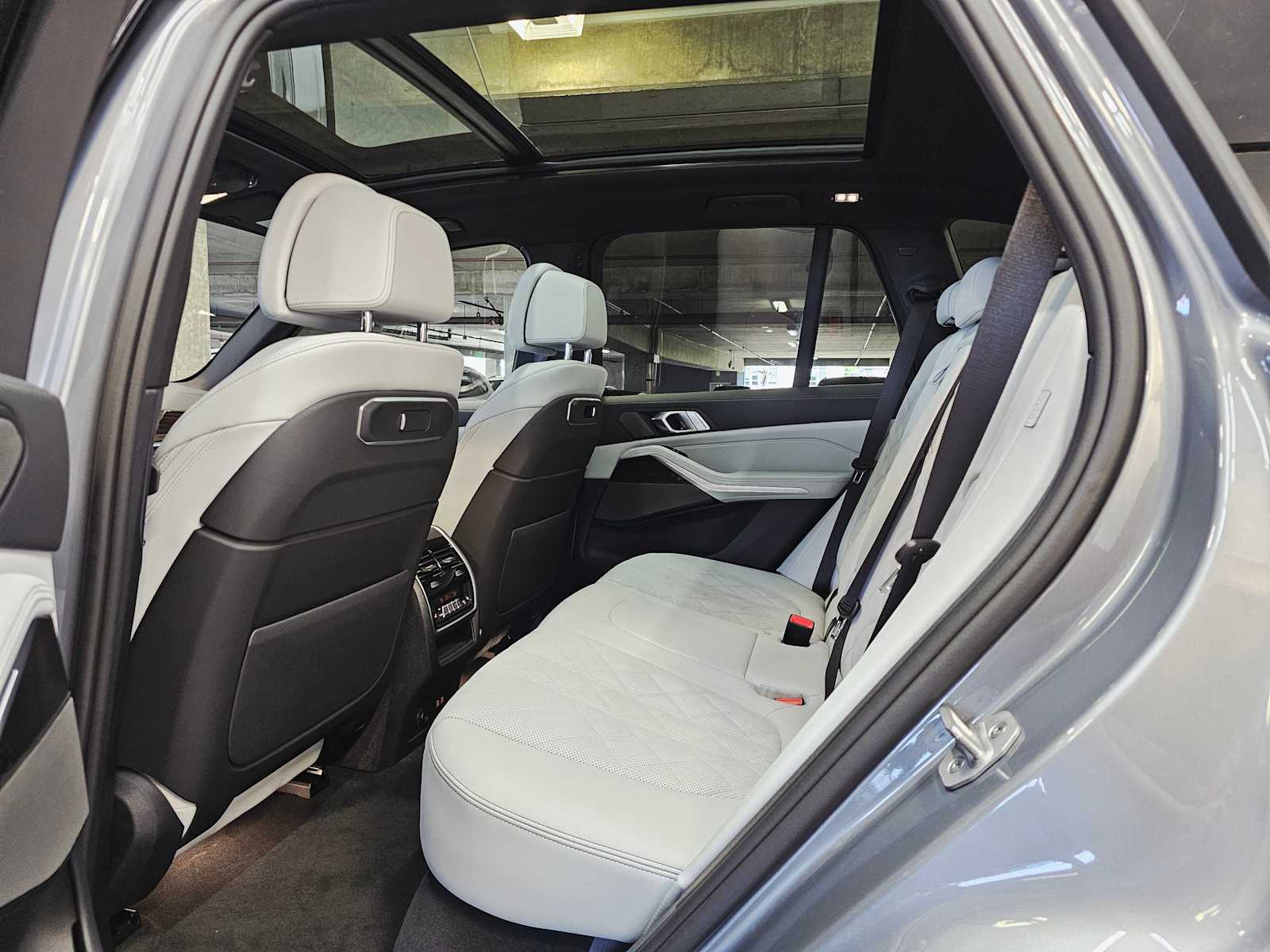 Thumbnail: 2026 BMW X5 - 25