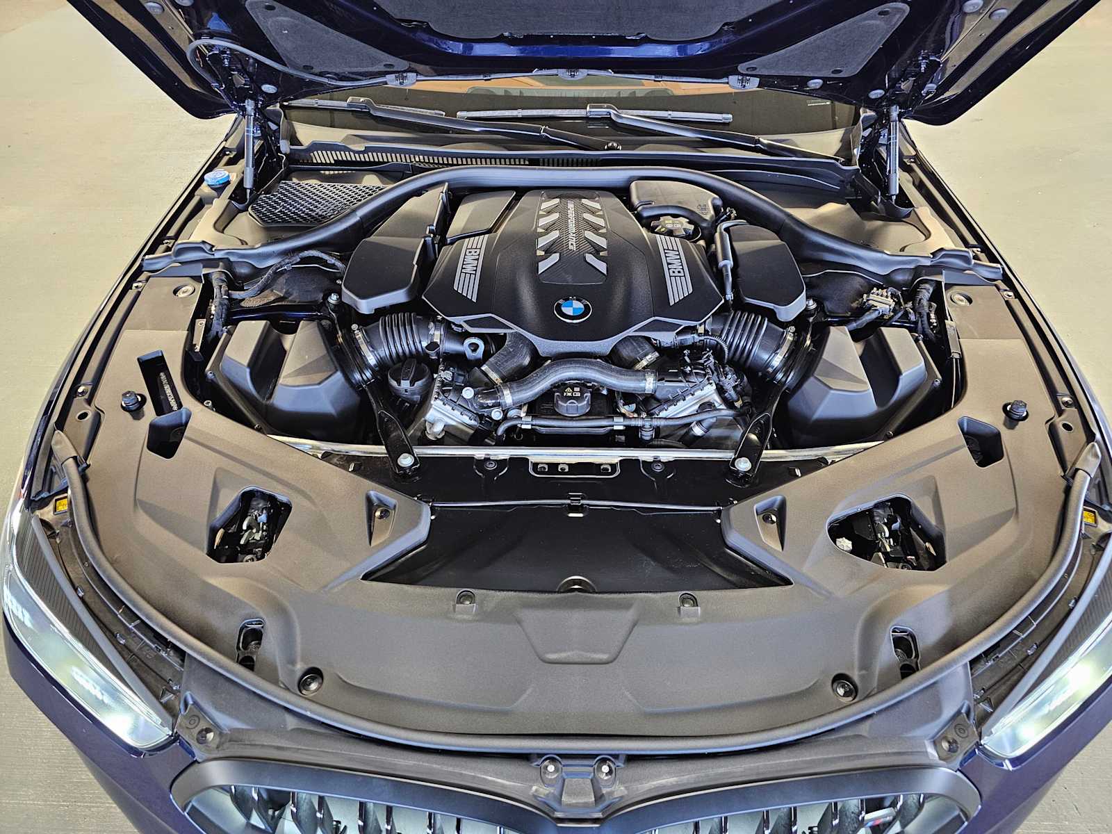 Thumbnail: 2025 BMW 8 Series - 9