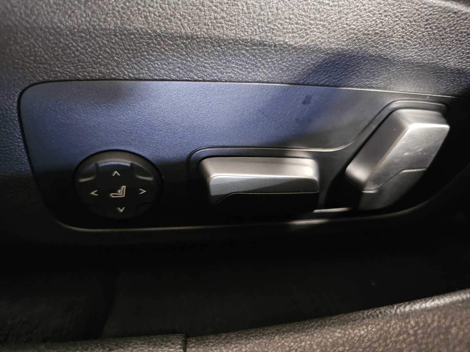 Thumbnail: 2023 BMW i4 - 29