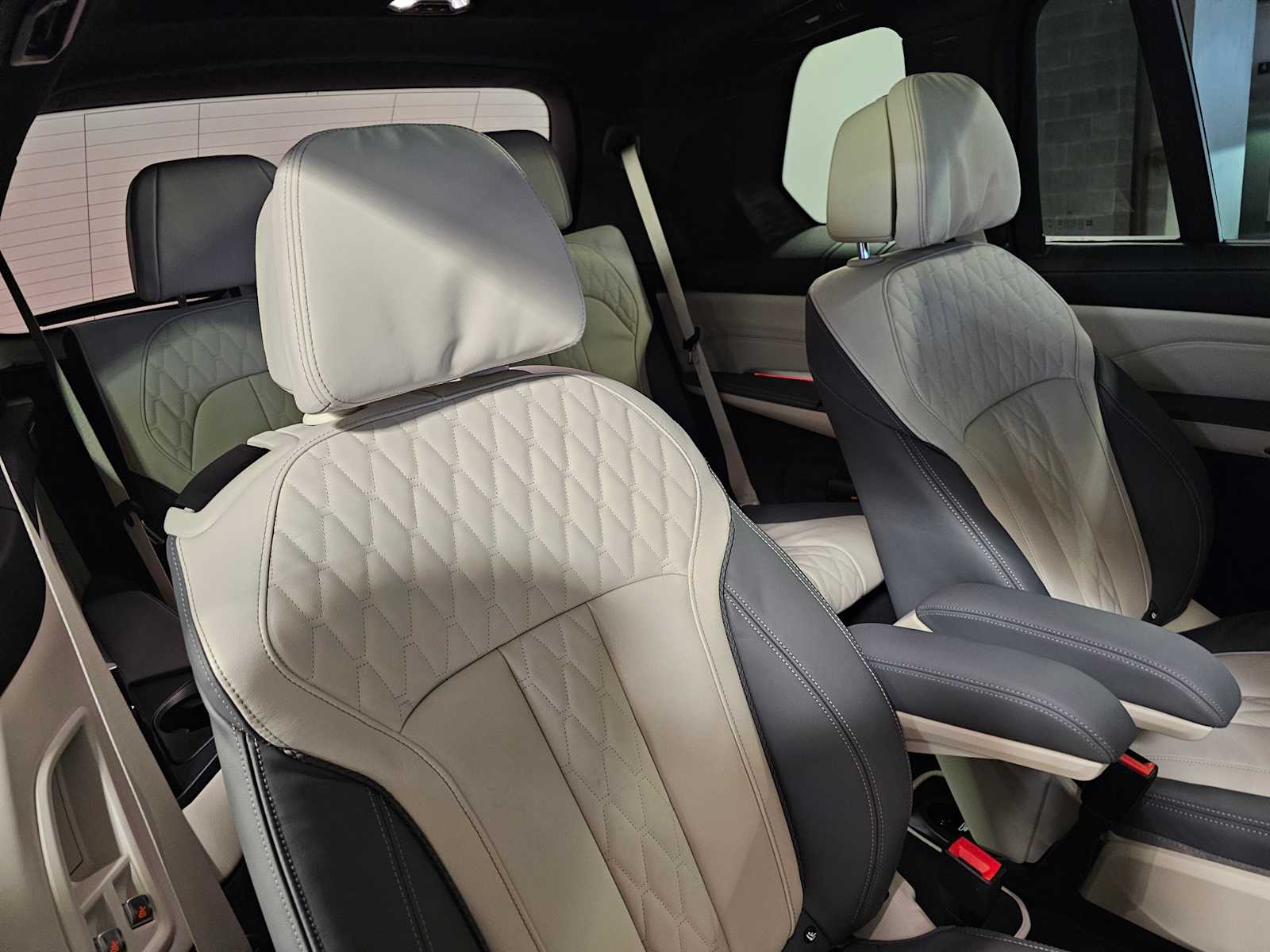 Thumbnail: 2026 BMW X7 - 43