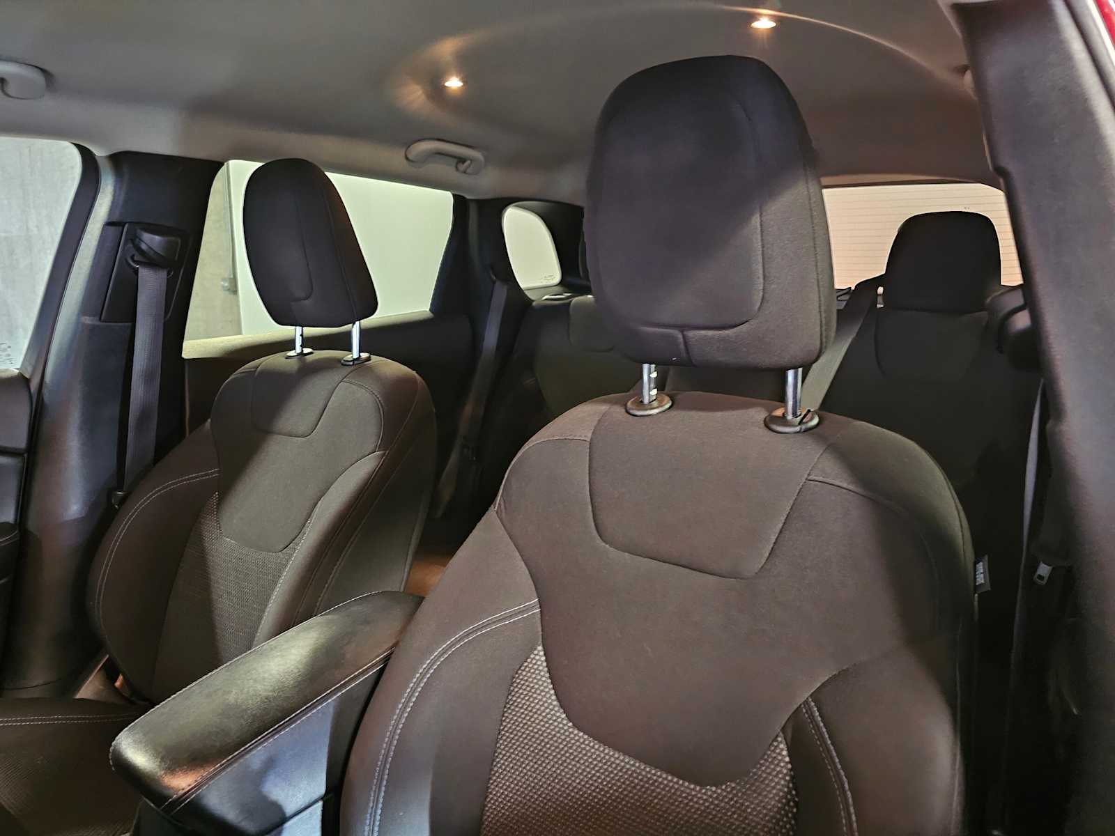 Thumbnail: 2020 Jeep Cherokee - 30