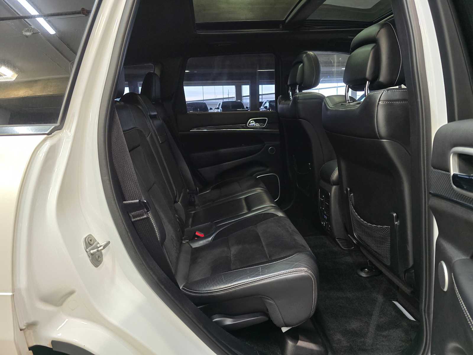 Thumbnail: 2015 Jeep Grand Cherokee - 31