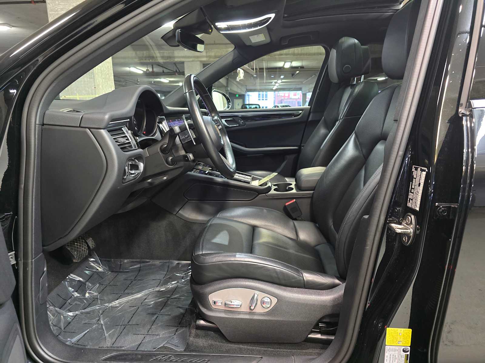 Thumbnail: 2024 Porsche Macan - 25