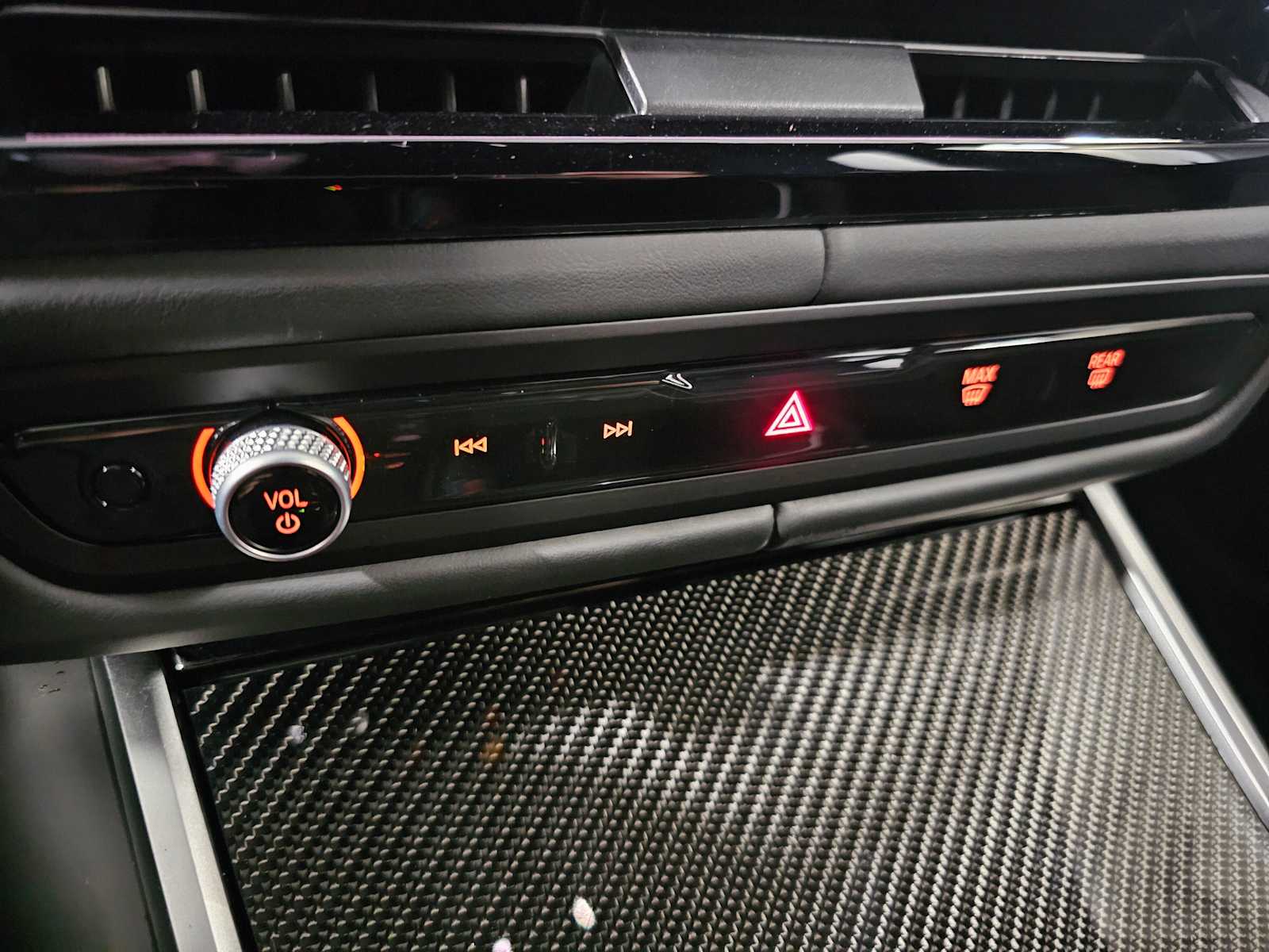 Thumbnail: 2025 BMW M3 - 19