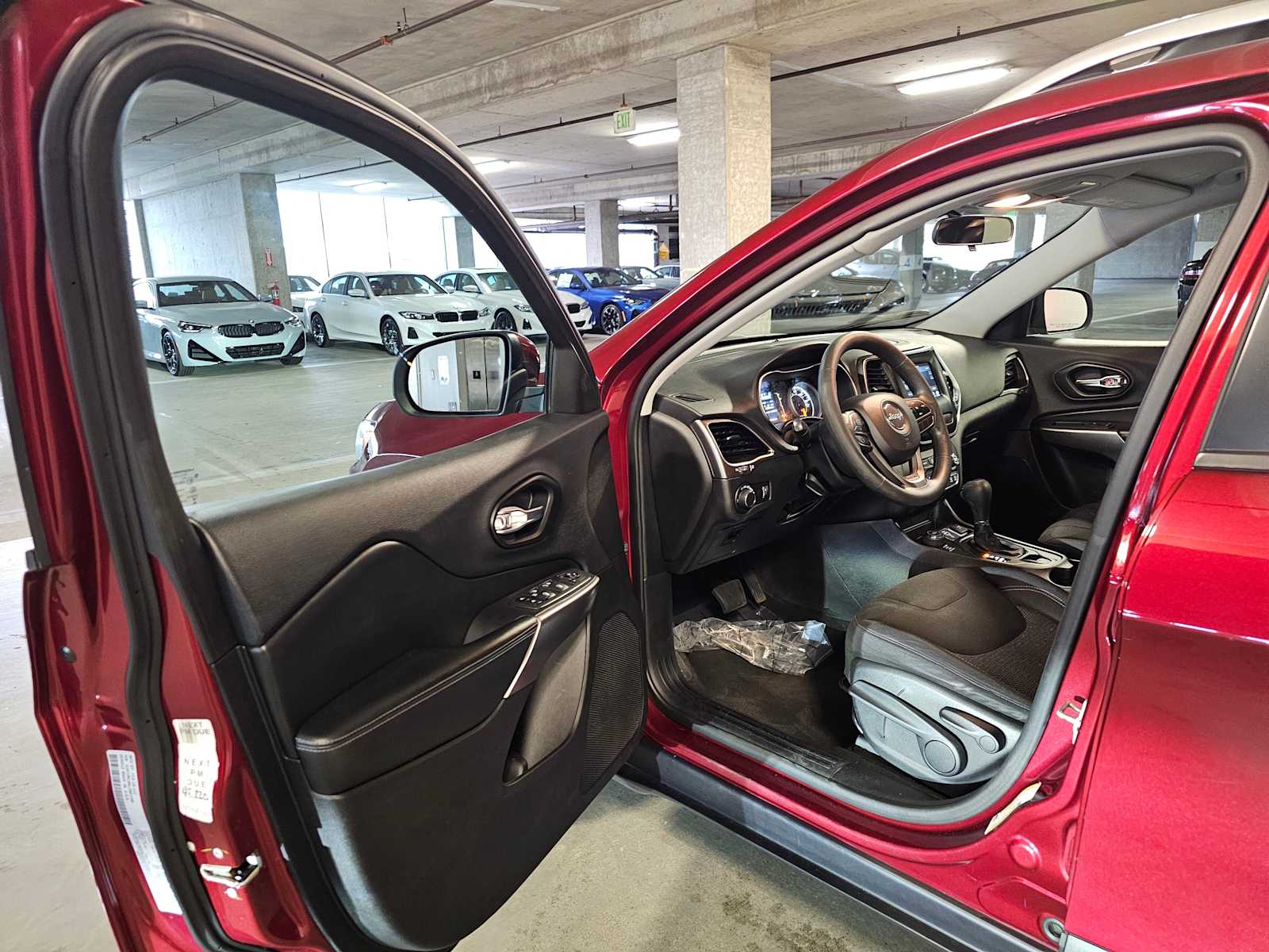 Thumbnail: 2020 Jeep Cherokee - 28