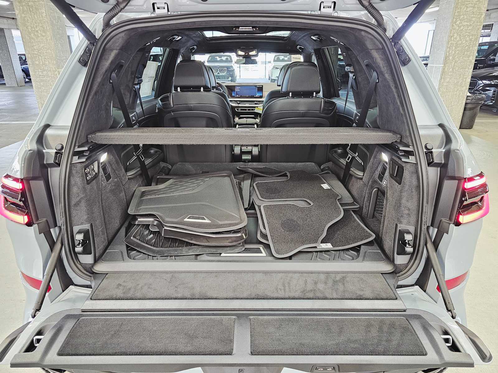 Thumbnail: 2026 BMW X7 - 29