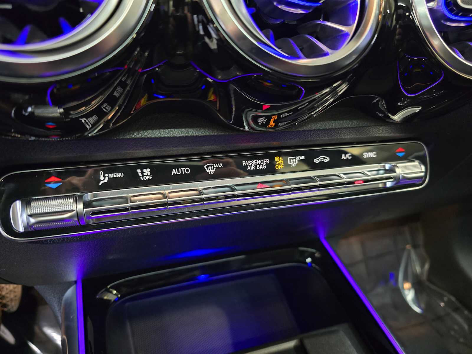 Thumbnail: 2023 Mercedes-Benz GLB - 16