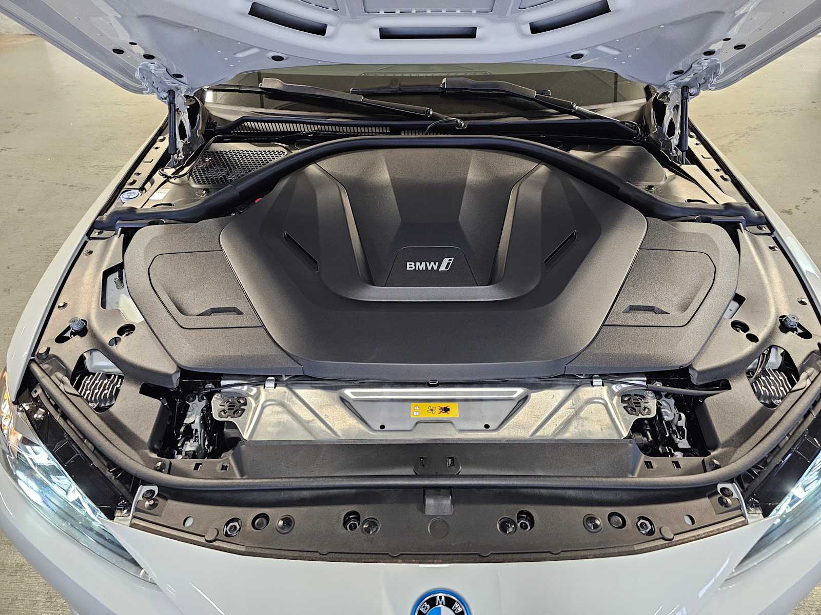 Thumbnail: 2023 BMW i4 - 9