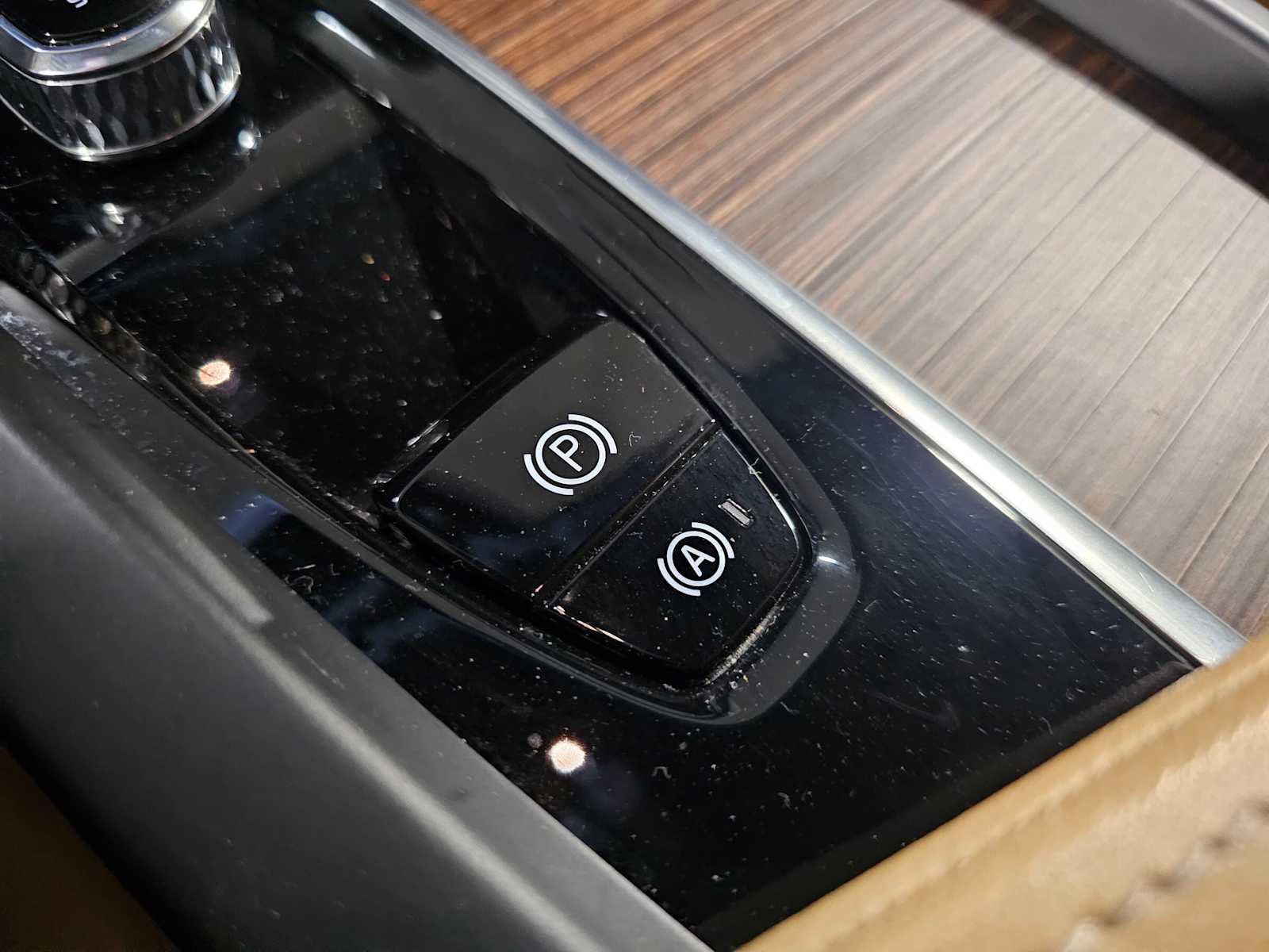 Thumbnail: 2022 Volvo XC60 - 21